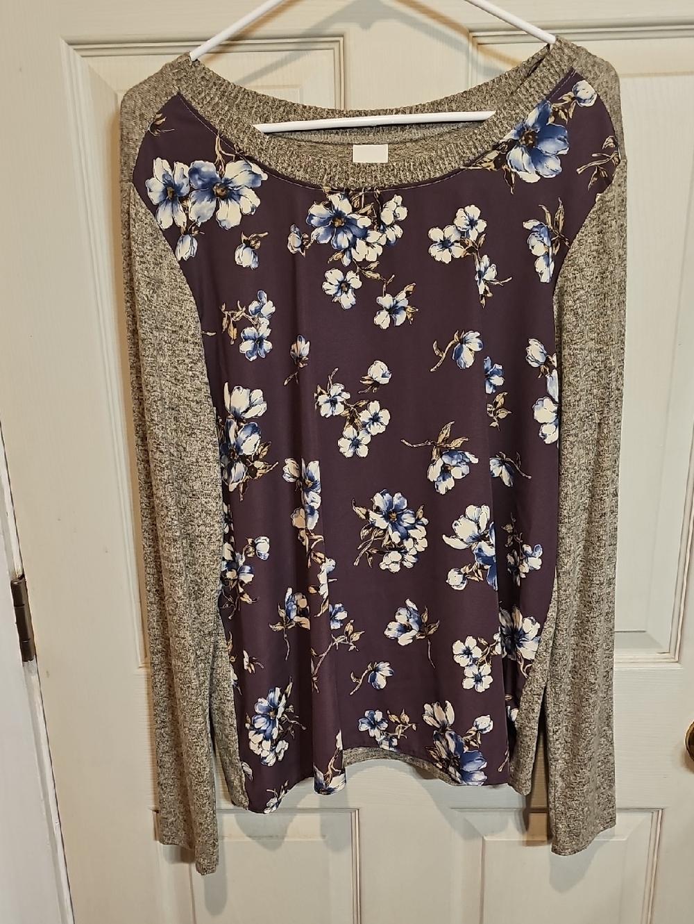Floral Raglan Knit Sleeve Top in Purple and Gray